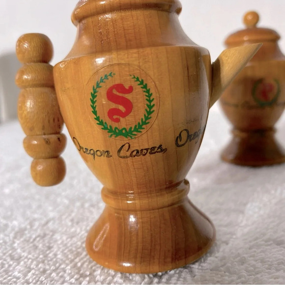 Vintage Wooden Teapot Oregon Caves Salt & Pepper Shakers - Picture 2 of 8
